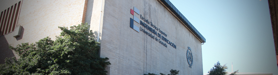 Fachada exterior en donde pone Escuela Técnica Superior de Ingeniería de Edificación, Universidad de Granada, junto al logotipo de la Facultad